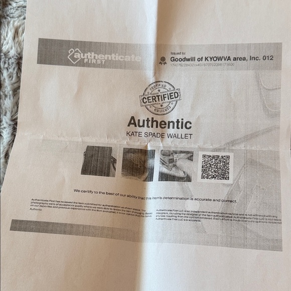 Kate Spade Striped Black/Yellow Penn Valley Wristlet, Authenticated - Picture 11 of 11